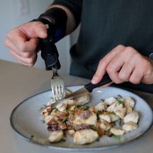 Orthosis_hand_Cutting_Food-300×300